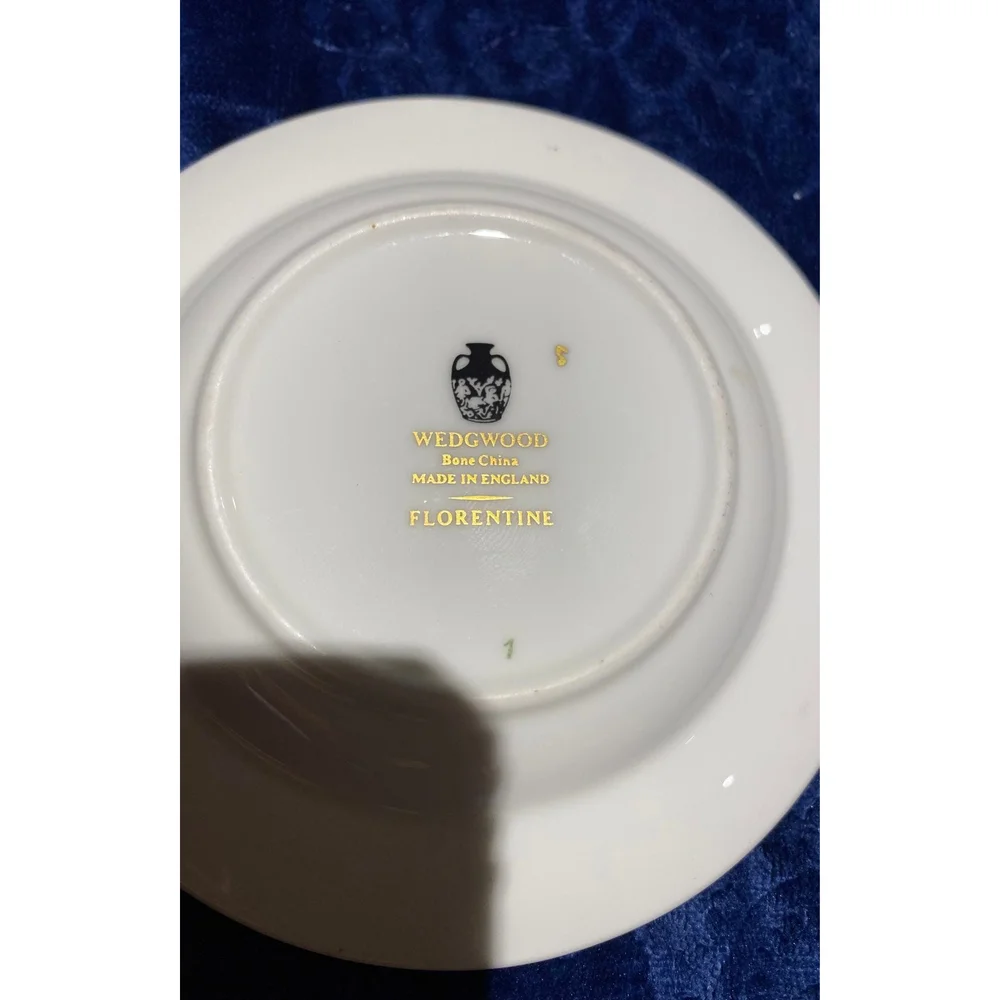 Wedgwood China, Florentine Black W/ Gold Trim 3 Holder Round Ash Tray,